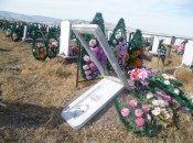 Джидинский район Петропавловка Кладбище Вандализм