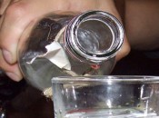Незаконной реализация спиртосодержащей жидкости